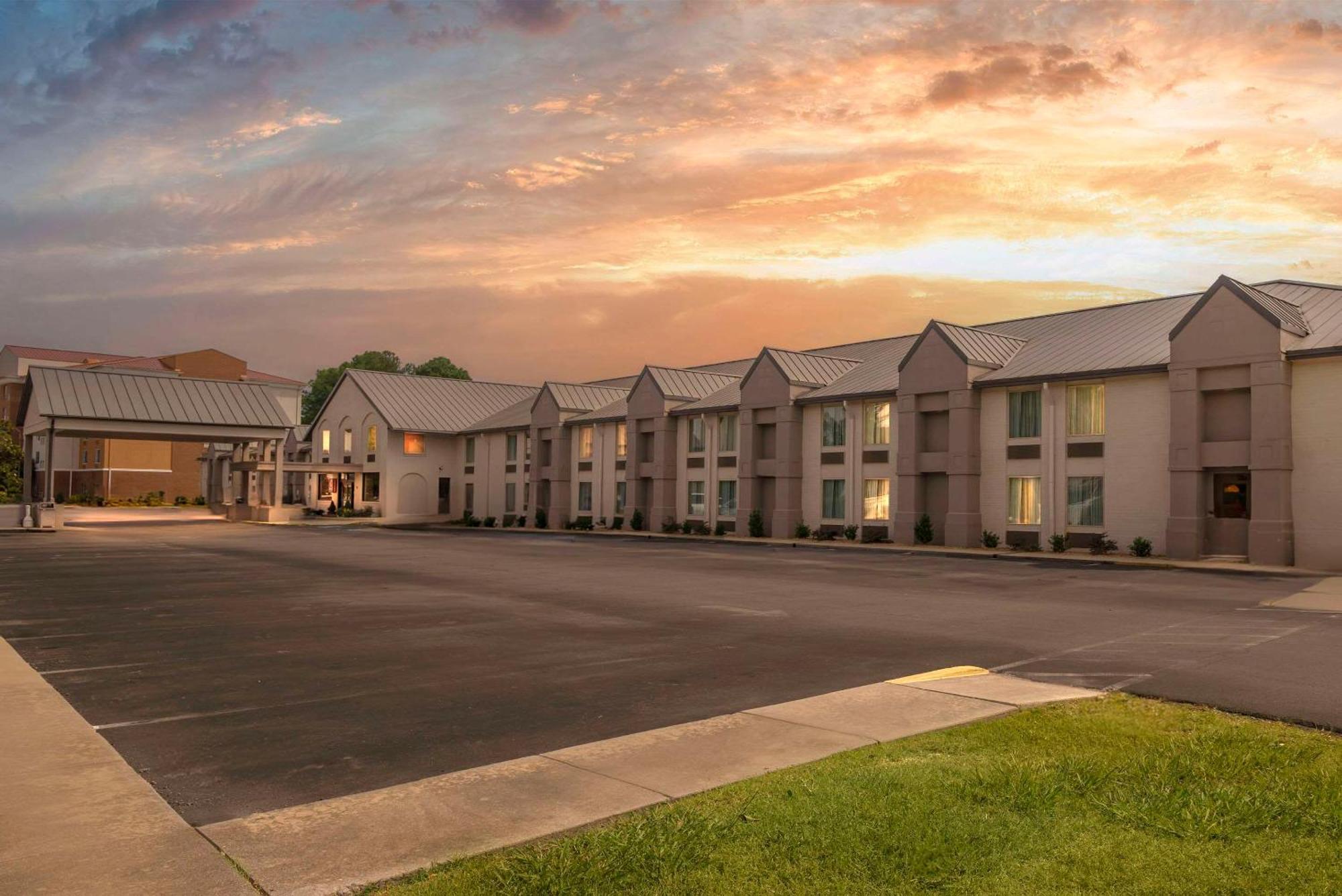 Comfort Inn Petersburg Near Fort Gregg-Adams Exterior foto